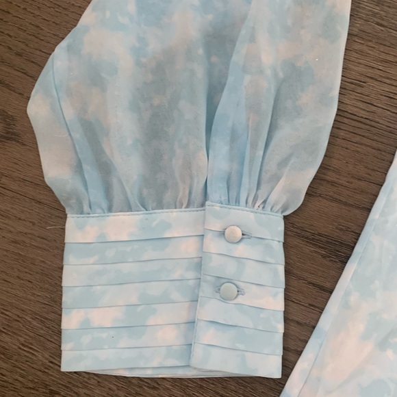 Calvin Klein Printed V-Neck Blouse - Size L - Blue - NWT - Picture 5 of 11